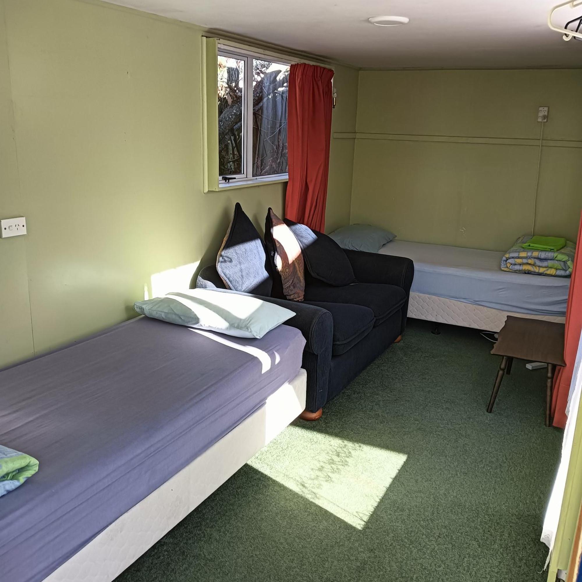 Annies Nirvana Lodge Backpackers Takaka Exteriör bild