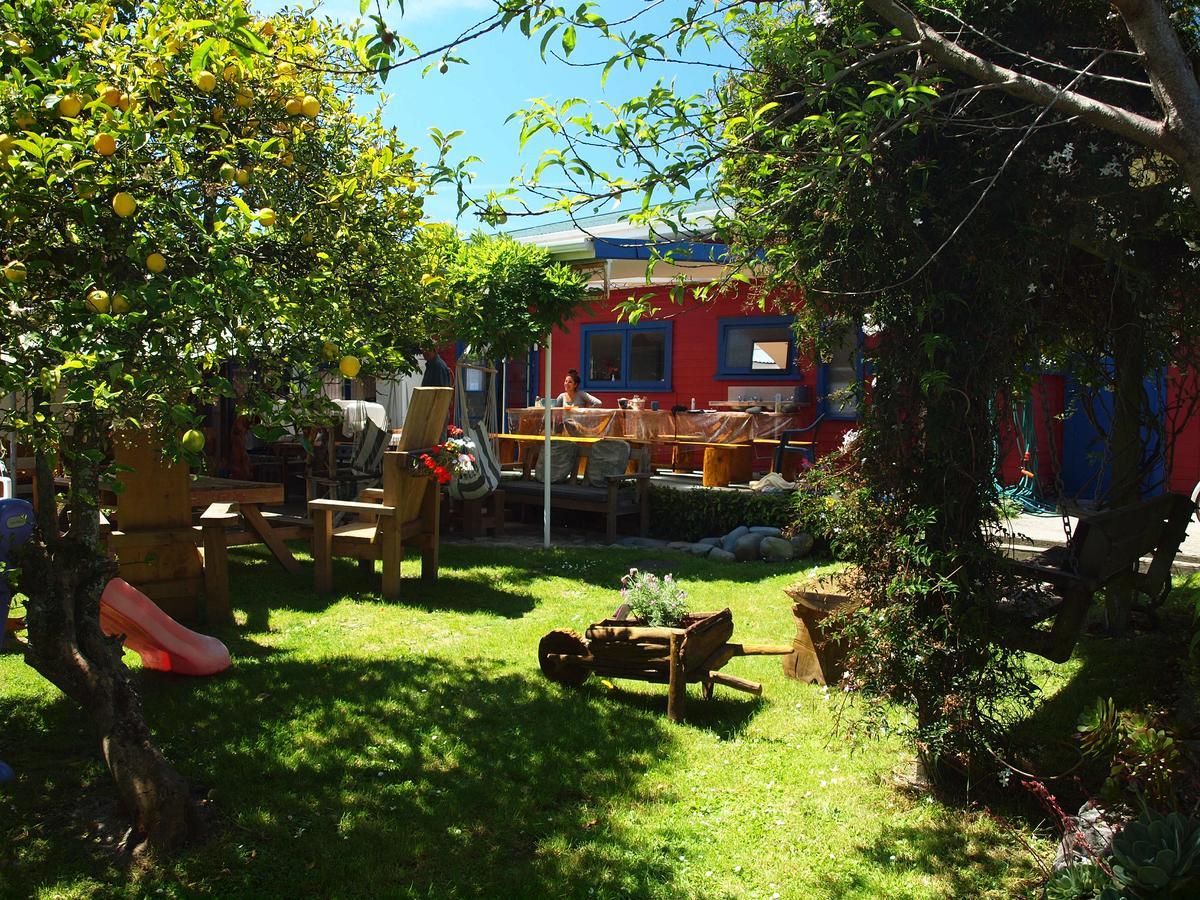 Annies Nirvana Lodge Backpackers Takaka Exteriör bild
