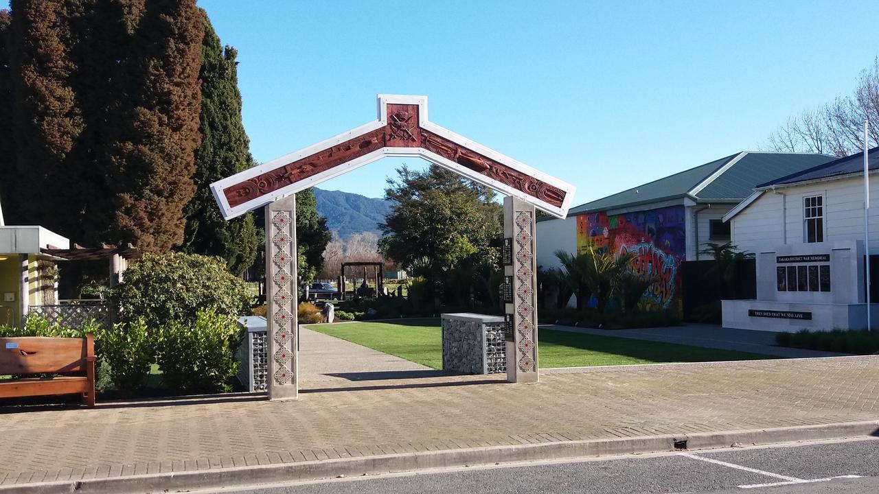 Annies Nirvana Lodge Backpackers Takaka Exteriör bild