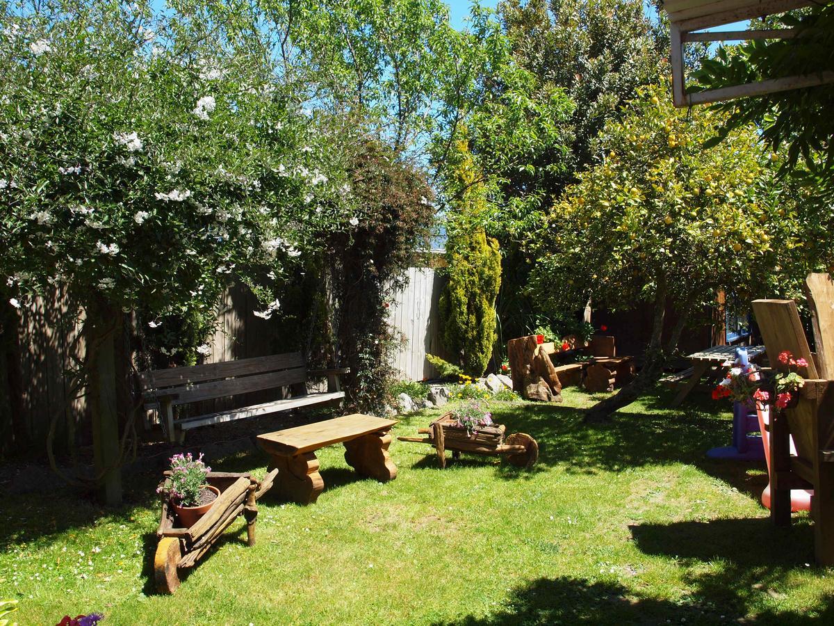 Annies Nirvana Lodge Backpackers Takaka Exteriör bild
