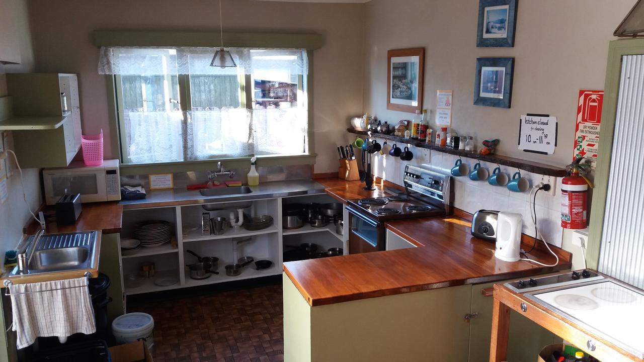 Annies Nirvana Lodge Backpackers Takaka Exteriör bild