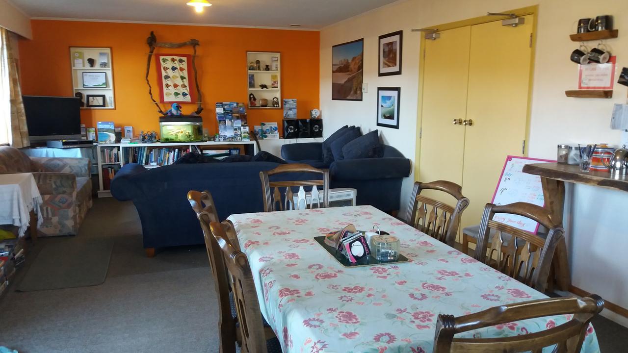 Annies Nirvana Lodge Backpackers Takaka Exteriör bild