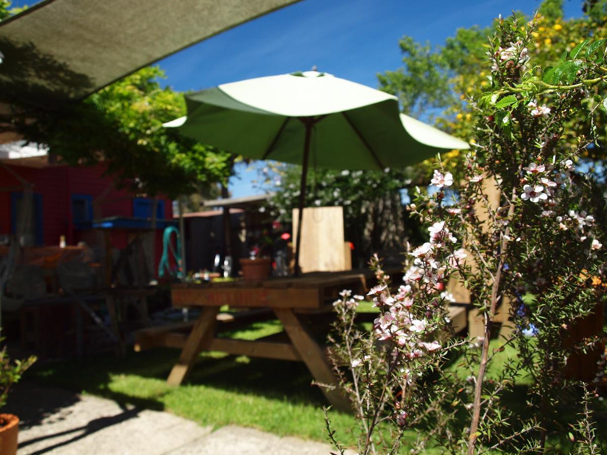 Annies Nirvana Lodge Backpackers Takaka Exteriör bild