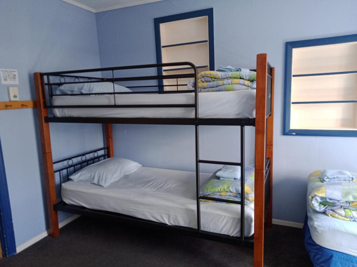 Annies Nirvana Lodge Backpackers Takaka Exteriör bild